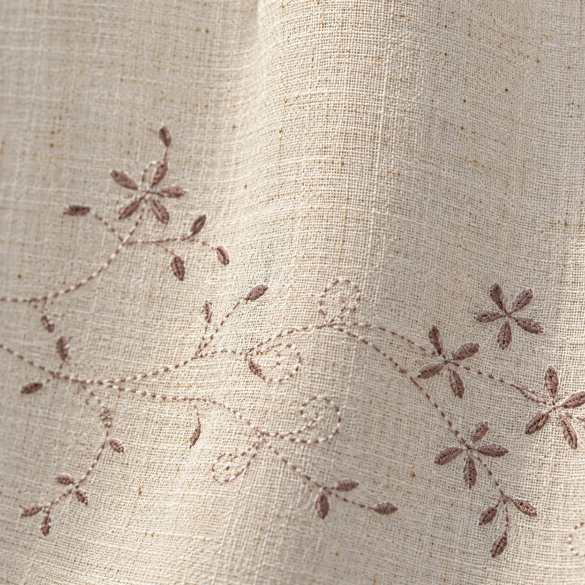 Embroidered scalloped cafe curtain - embroidery-detail