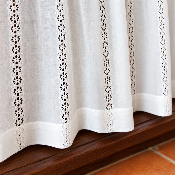 Woven Crochet Lace Cafe Curtain - hem detail