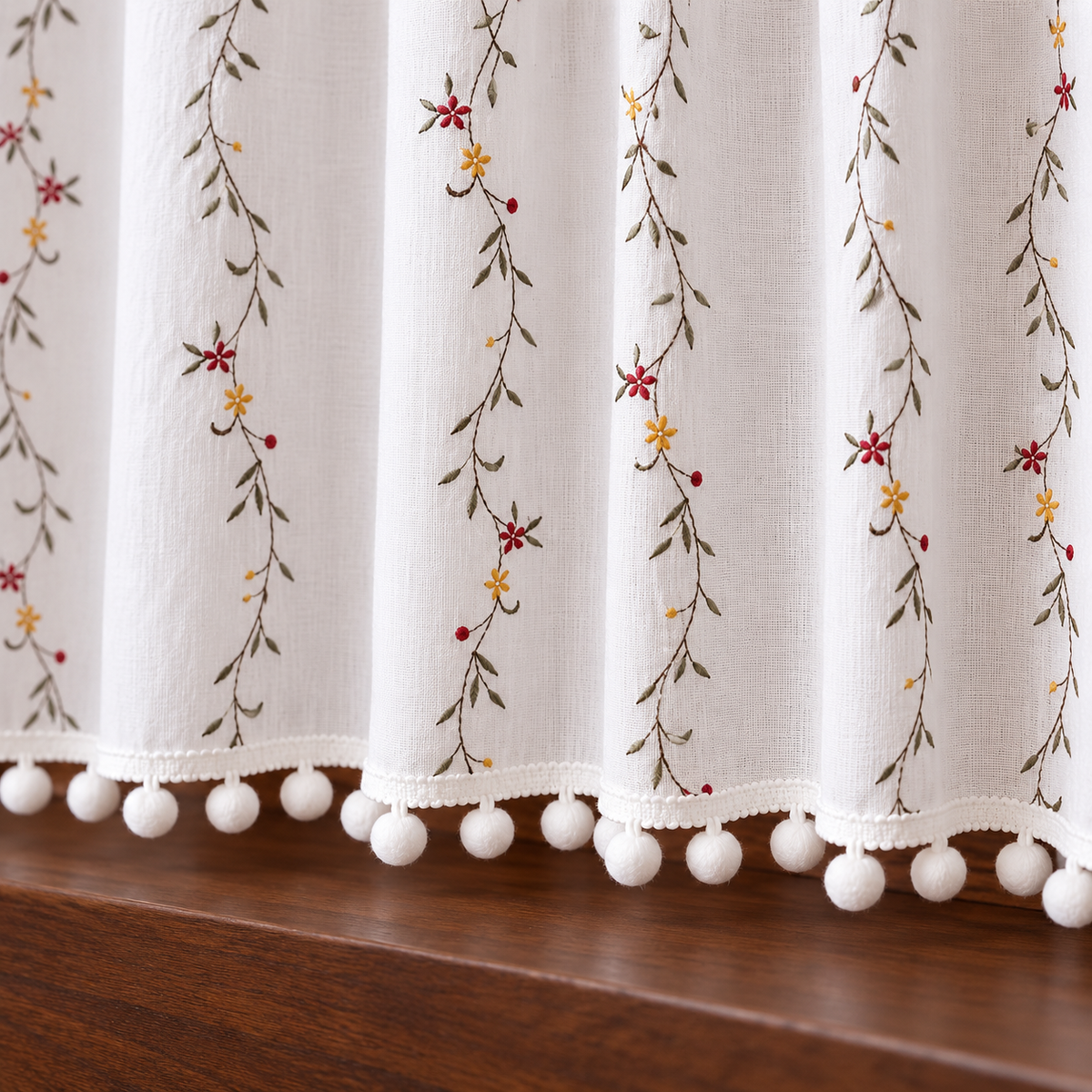 Floral Country Cafe Curtain - hem detail