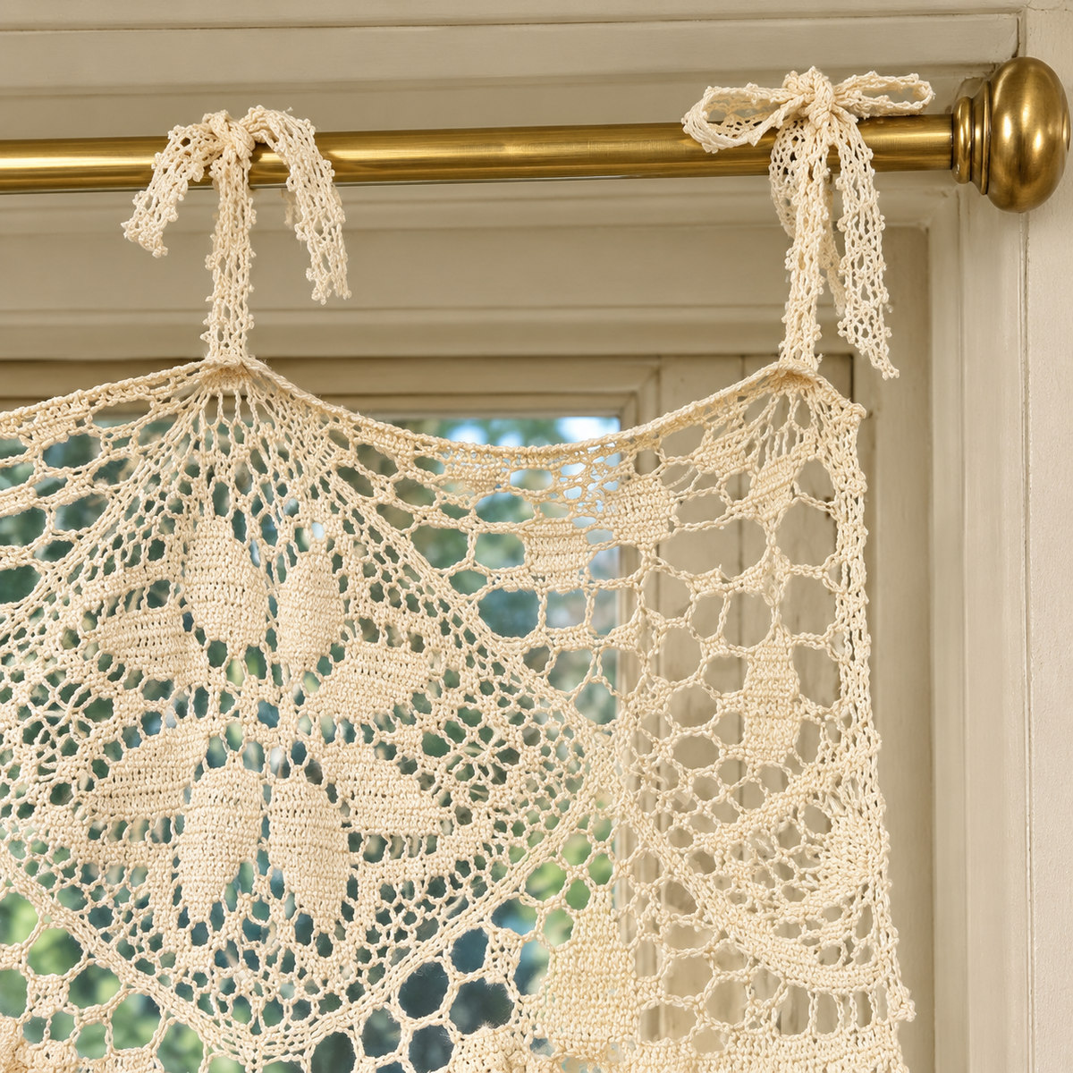 Crochet Lace Cafe Valance - header detail